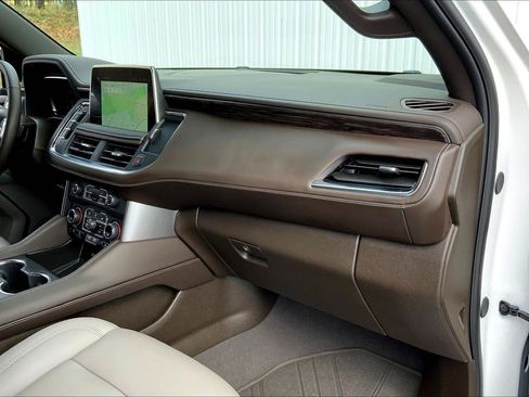 Used 2024 Chevrolet Tahoe LT w/ LT Signature Package image 14