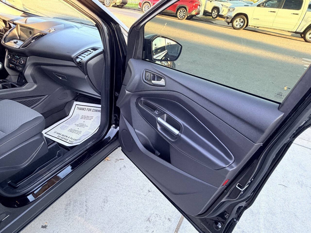 Used 2019 Ford Escape SE FWD image 17