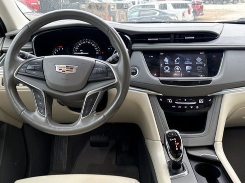 Used 2019 Cadillac XT5 Luxury FWD image 4