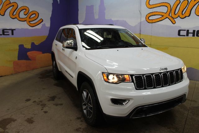 Used 2021 Jeep Grand Cherokee Limited w/ Luxury Group II AWD/4WD image 2