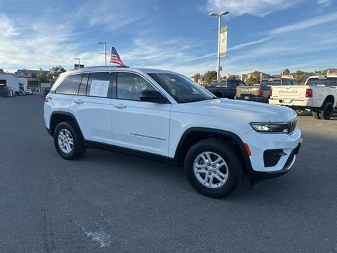 Used 2023 Jeep Grand Cherokee Laredo image 19