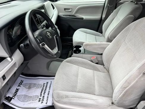Used 2017 Toyota Sienna LE FWD image 10