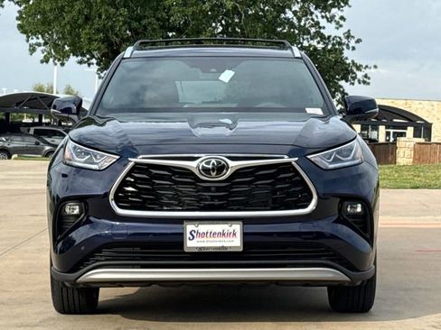 New 2026 Toyota Highlander Platinum AWD/4WD image 2