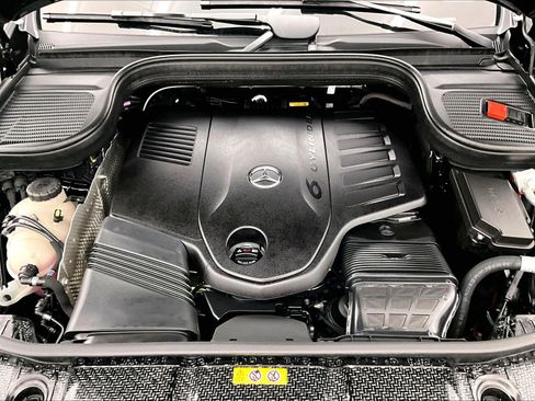 Used 2026 Mercedes-Benz GLS 450 4MATIC image 9