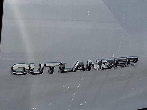 New 2026 Mitsubishi Outlander SE image 11