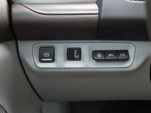 Used 2022 GMC Acadia SLT w/ Technology Package image 10