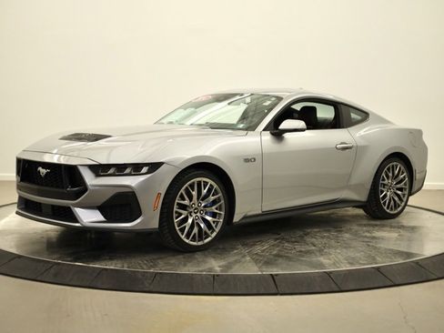 Used 2024 Ford Mustang GT Premium image 7