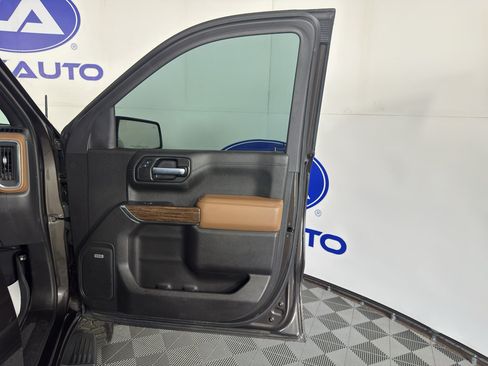 Used 2021 Chevrolet Silverado 1500 High Country w/ Technology Package AWD/4WD image 39
