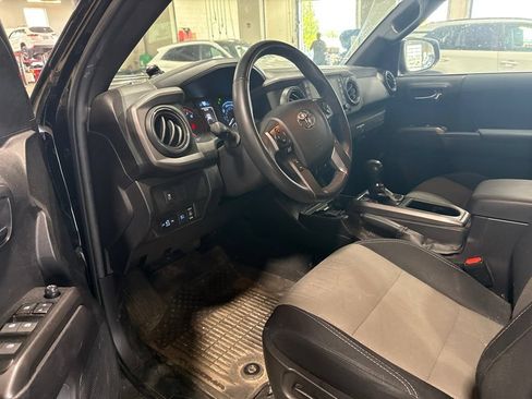 Used 2023 Toyota Tacoma TRD Sport w/ Technology Package AWD/4WD image 11
