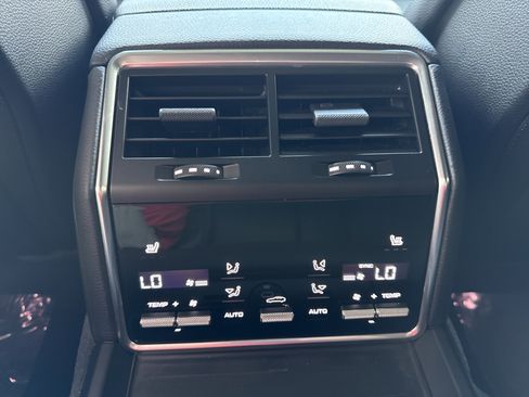 Used 2023 Porsche Panamera Platinum Edition image 34