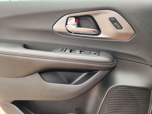 New 2026 Chrysler Pacifica Select image 18