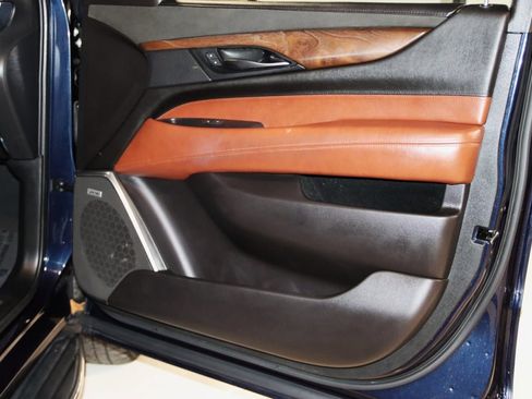 Used 2020 Cadillac Escalade Luxury image 58