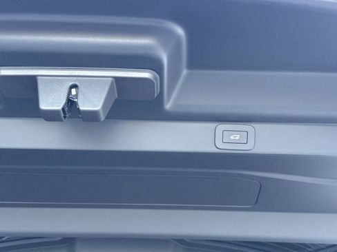 New 2026 Land Rover Range Rover SE image 12