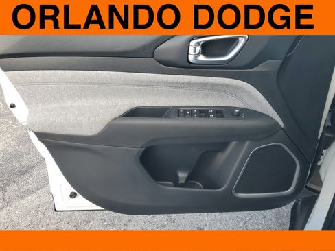 New 2026 Jeep Compass Latitude image 13