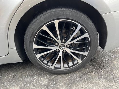 Used 2020 Toyota Camry SE image 14