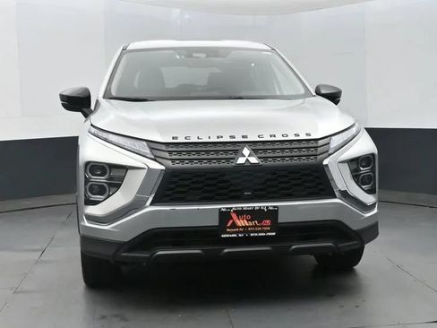 Used 2024 Mitsubishi Eclipse Cross LE AWD/4WD image 3