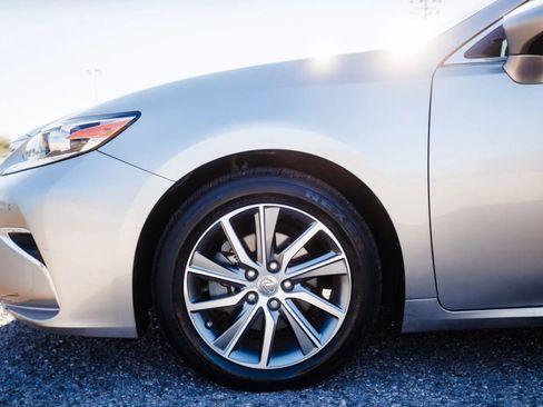 Used 2017 Lexus ES 300h w/ Luxury Package image 10