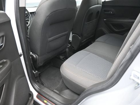 Used 2020 Chevrolet Trax LS FWD image 23