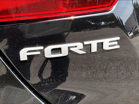 Used 2023 Kia Forte LXS w/ LXS Technology Package FWD image 10