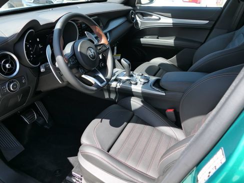 Used 2025 Alfa Romeo Stelvio Sprint AWD/4WD image 9