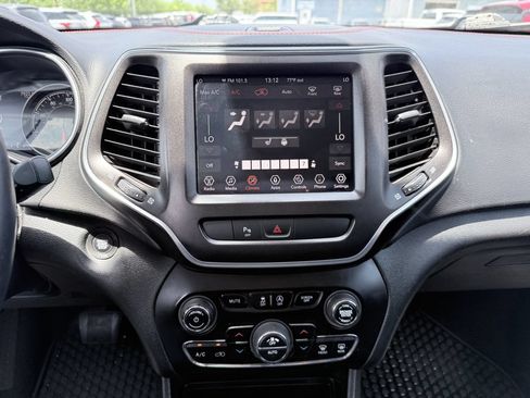 Used 2019 Jeep Cherokee Trailhawk w/ Cold Weather Group AWD/4WD image 11