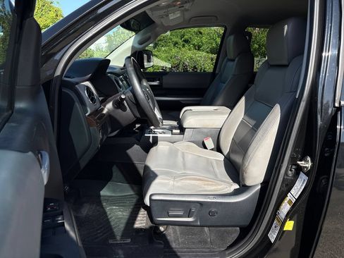Used 2017 Toyota Tundra Limited w/ Limited Premium Package AWD/4WD image 29