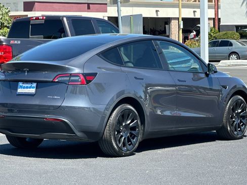 Used 2023 Tesla Model Y Long Range AWD/4WD image 8