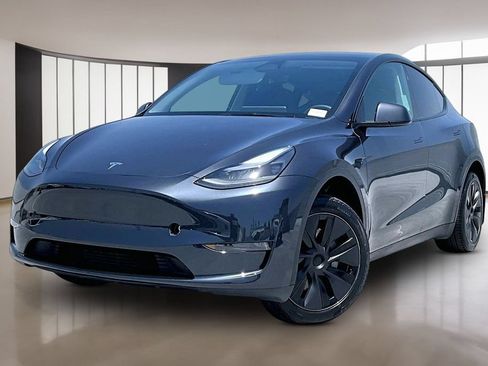 Used 2025 Tesla Model Y Long Range RWD image 1