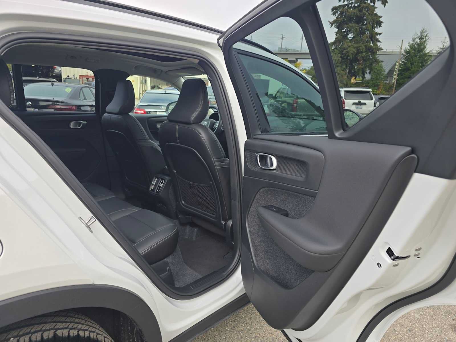 Used 2026 Volvo XC40 B5 Core w/ Climate Package AWD/4WD image 13
