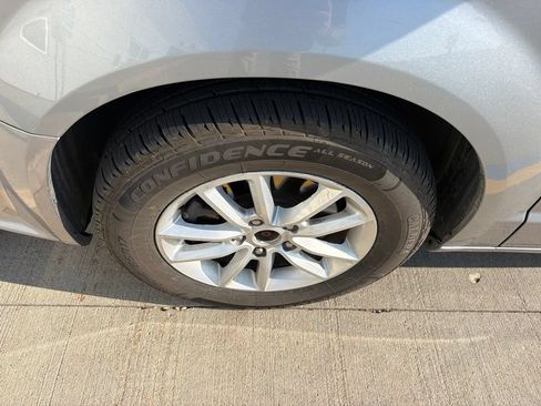 Used 2018 Dodge Grand Caravan SXT FWD image 3