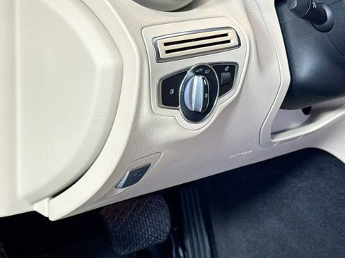 Used 2020 Mercedes-Benz C 300 Sedan image 10