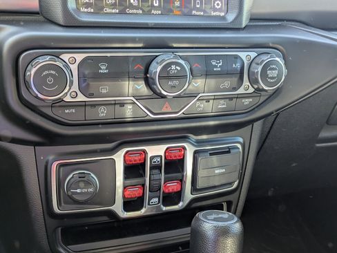 Used 2022 Jeep Wrangler Unlimited Sport AWD/4WD image 16