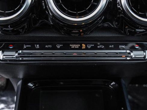 Certified 2021 Mercedes-Benz GLB 250 4MATIC image 18