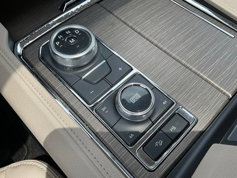Used 2023 Ford Expedition Limited AWD/4WD image 19