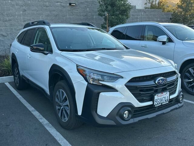 Used 2023 Subaru Outback Premium AWD/4WD image 2