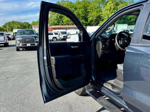 Used 2019 Chevrolet Silverado 1500 Custom w/ Custom Value Package AWD/4WD image 13