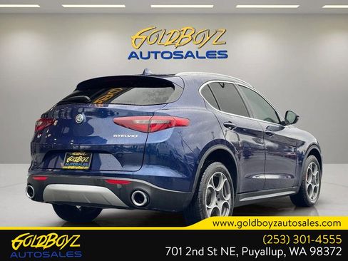 Used 2018 Alfa Romeo Stelvio AWD image 4
