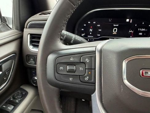Used 2023 GMC Yukon XL SLT w/ SLT Premium Package AWD/4WD image 14
