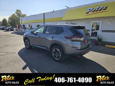 Used 2025 Nissan Rogue SV image 2