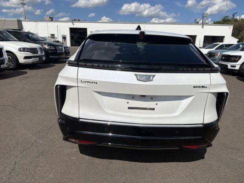Used 2024 Cadillac Lyriq Luxury w/ LPO, Floor Liner Package AWD/4WD image 4