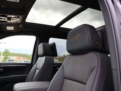 New 2026 Chevrolet Tahoe High Country AWD/4WD image 30