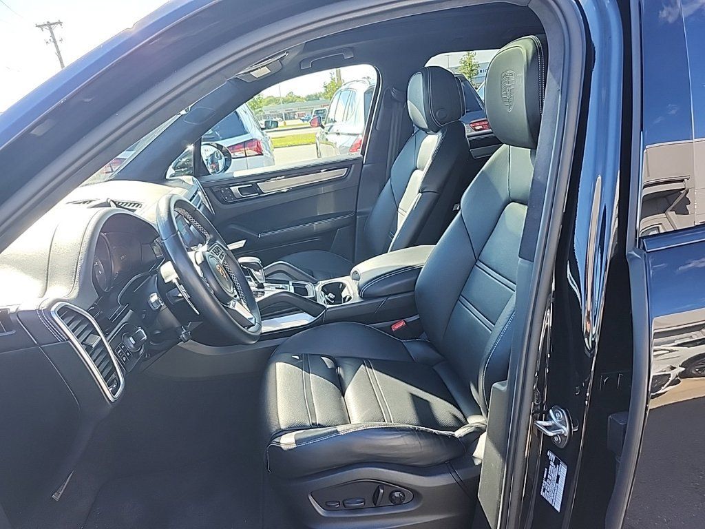 Used 2023 Porsche Cayenne Turbo AWD/4WD image 7
