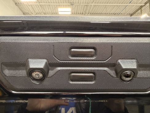 Used 2021 GMC Sierra 3500 Denali w/ Denali Black Diamond Edition image 6