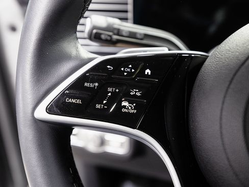 Used 2025 Mercedes-Benz GLE 450 4MATIC w/ AMG Line Exterior image 11