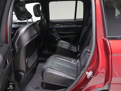 Used 2022 Jeep Grand Cherokee Overland w/ Adv Protech Group III AWD/4WD image 19