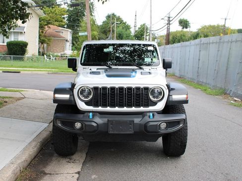 Used 2024 Jeep Wrangler Unlimited Rubicon 4xe AWD/4WD image 3