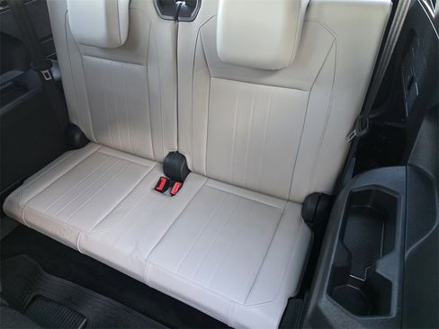 Used 2023 Volkswagen Tiguan SE R-Line image 22