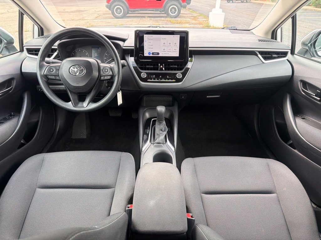 Used 2025 Toyota Corolla LE FWD image 31