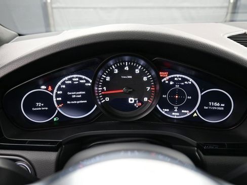Certified 2023 Porsche Cayenne Platinum Edition image 19