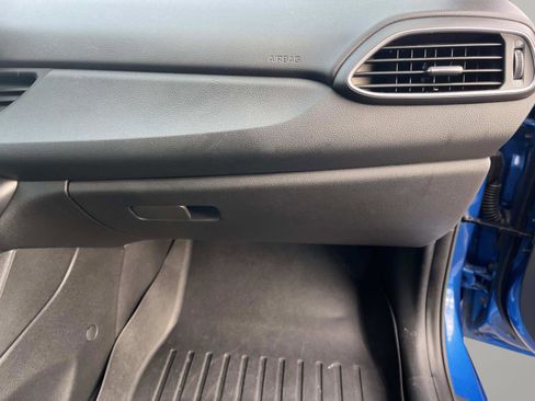 Used 2018 Hyundai Elantra GT image 25